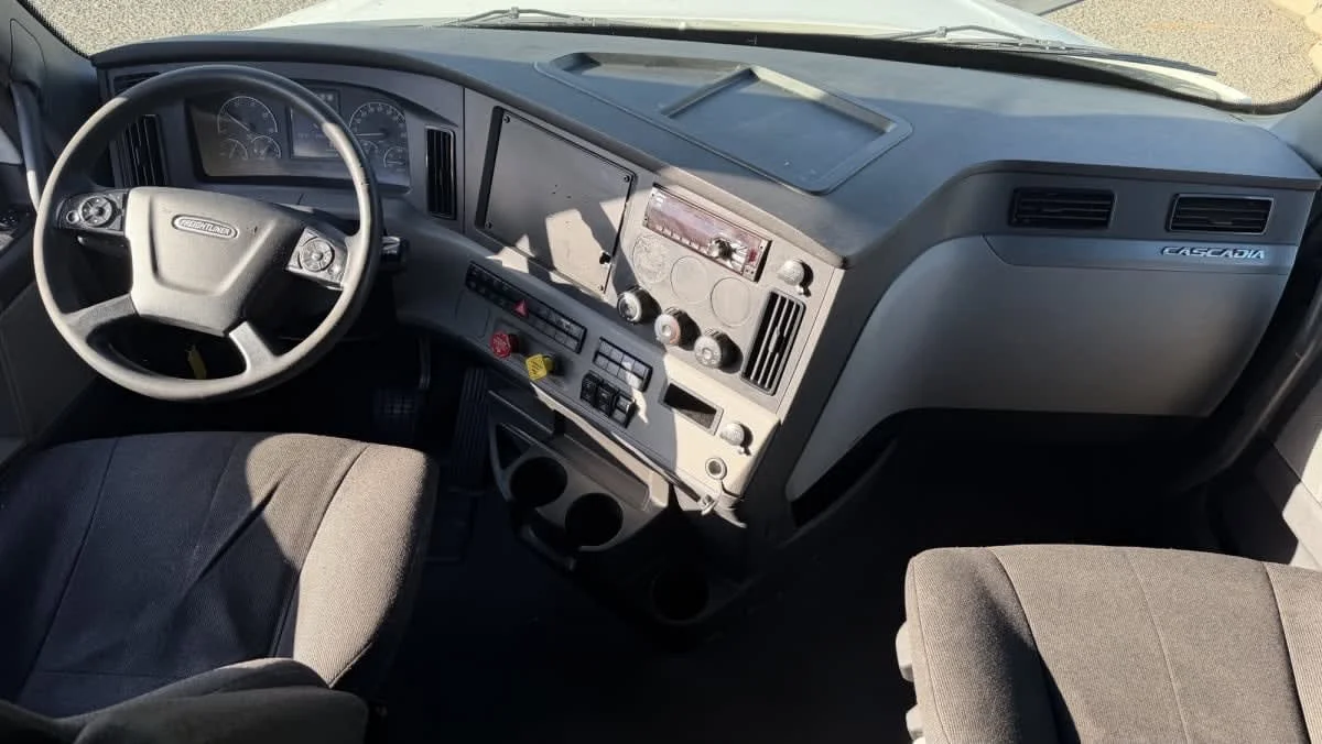 2021 Freightliner Cascadia in Phoenix, AZ — photo 7