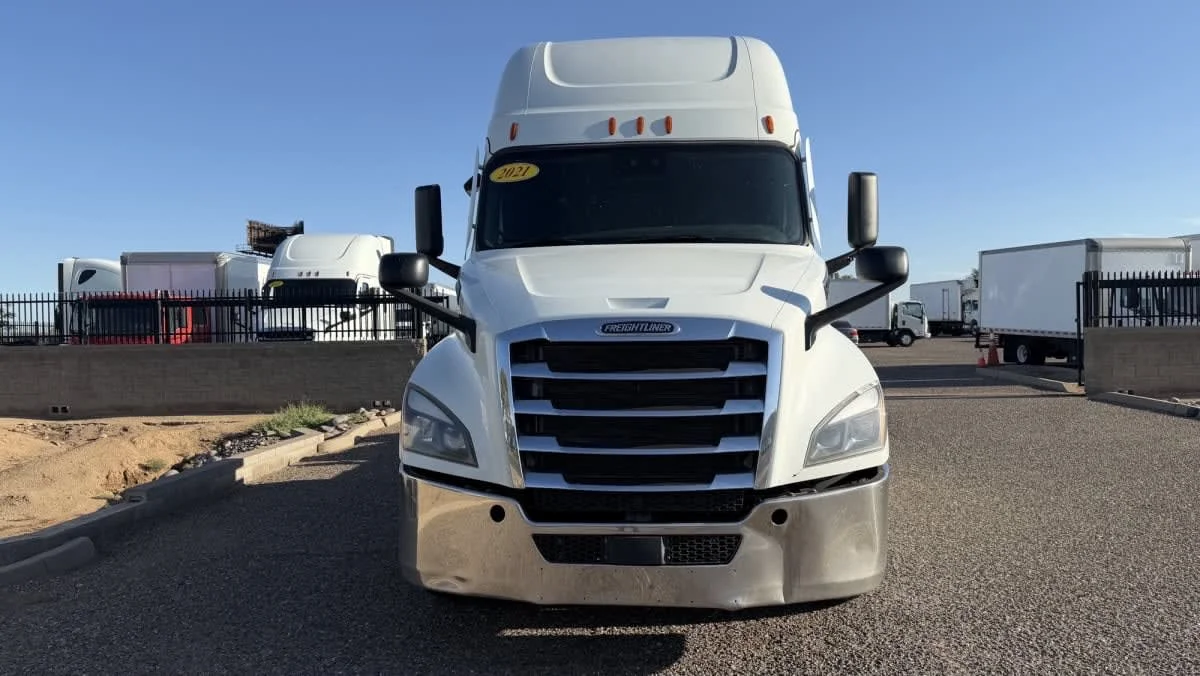 2021 Freightliner Cascadia in Phoenix, AZ — photo 2
