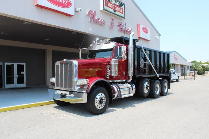 2024 Peterbilt 389 — photo 2