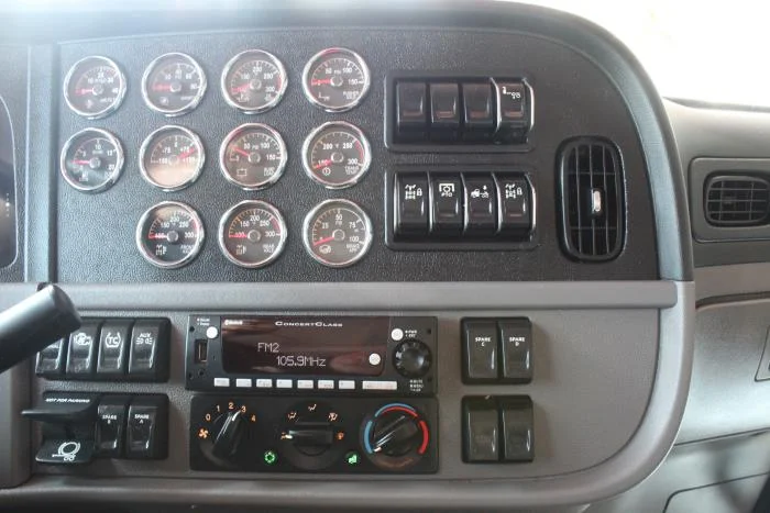 2024 Peterbilt 389 — photo 18