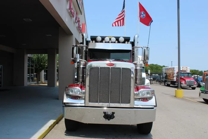2024 Peterbilt 389 — photo 3