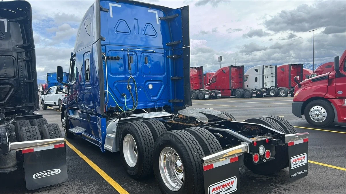 2024 Freightliner Cascadia - image 3