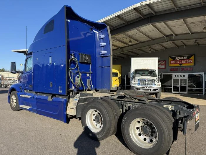 2022 Peterbilt 579 - image 5