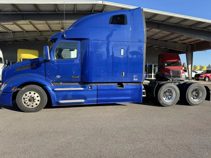 2022 Peterbilt 579 - image 4