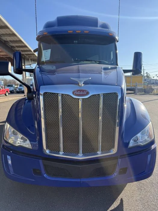 2022 Peterbilt 579 - image 2