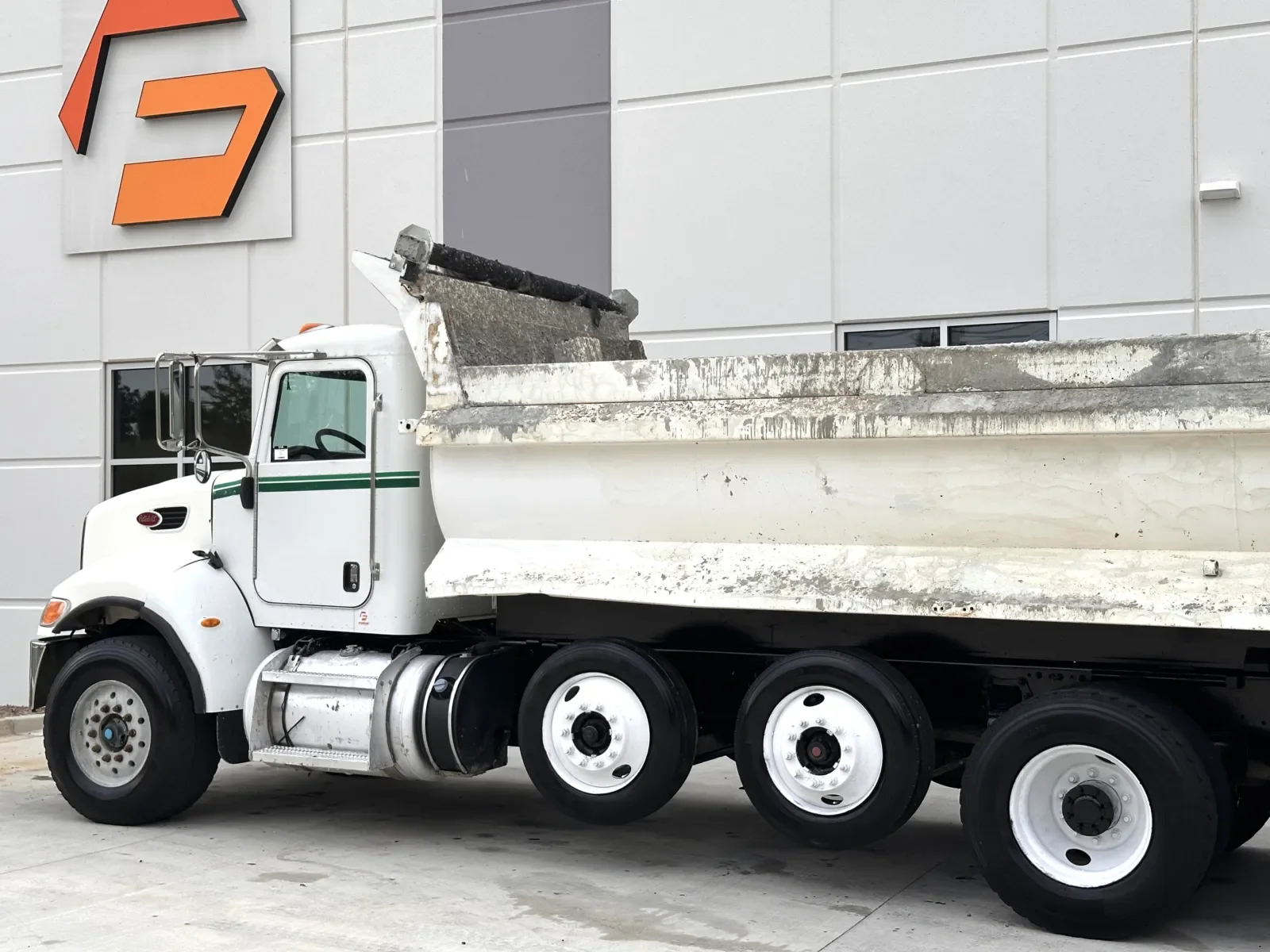 2015 Peterbilt 348 in Greer, SC — photo 9