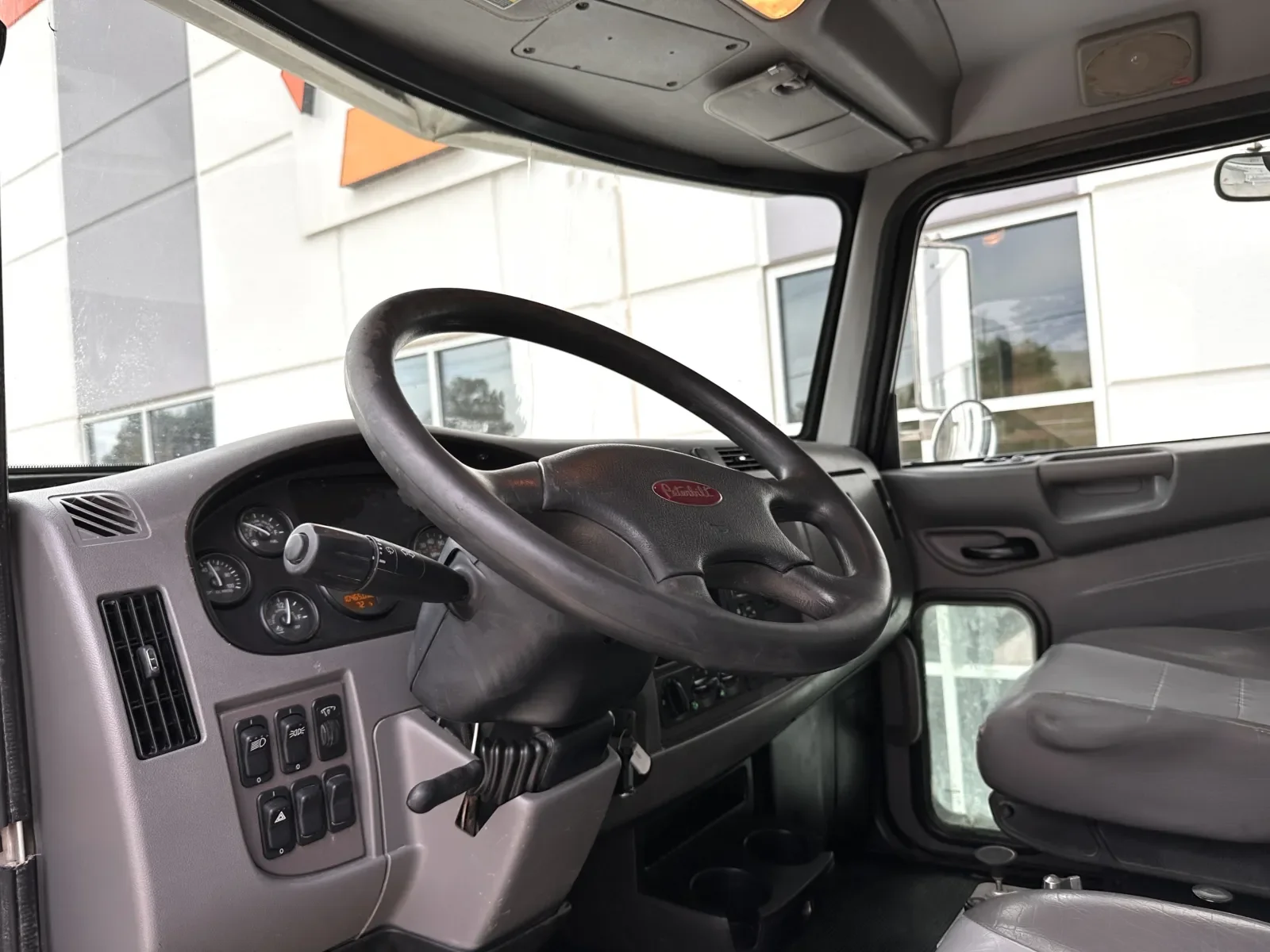 2015 Peterbilt 348 in Greer, SC — photo 16