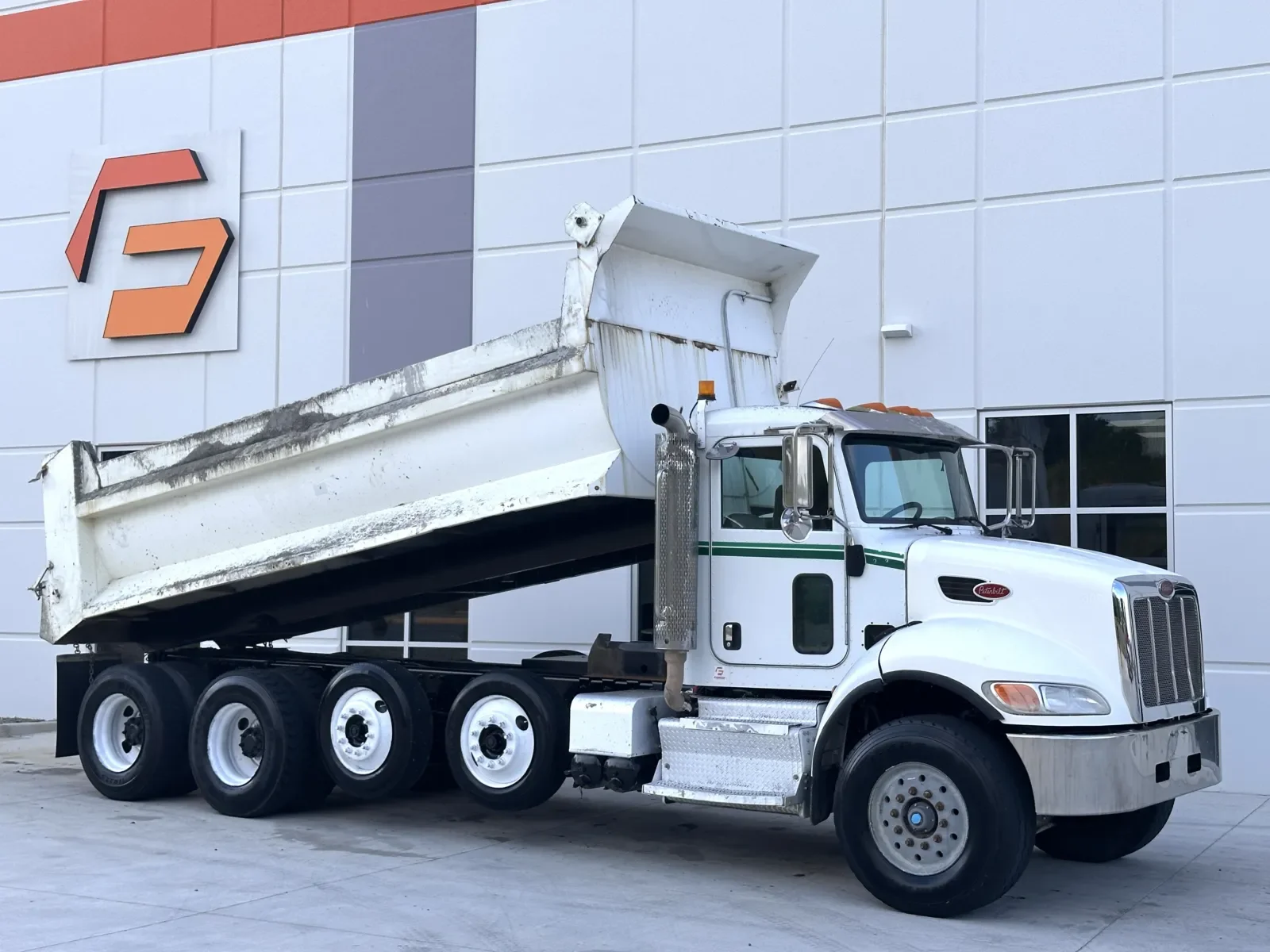 2015 Peterbilt 348