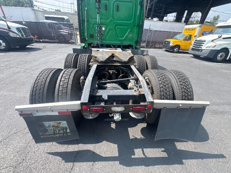 2019 Freightliner Cascadia in North Bergen, NJ — photo 6