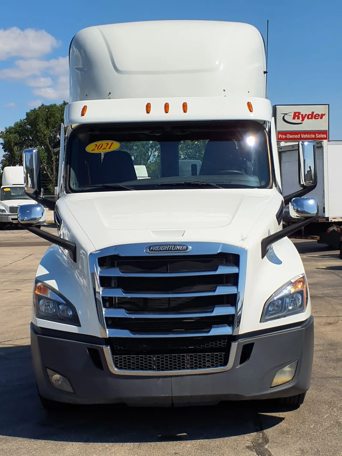 2021 Freightliner Cascadia in Oak Creek, WI — photo 2