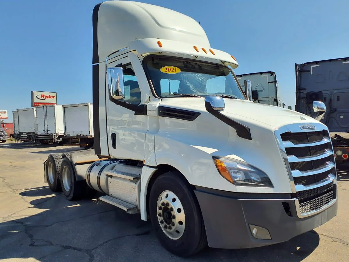 2021 Freightliner Cascadia in Oak Creek, WI — photo 3