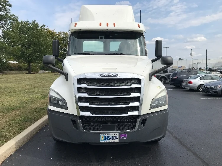 2019 Freightliner Cascadia in Allentown, PA — photo 2