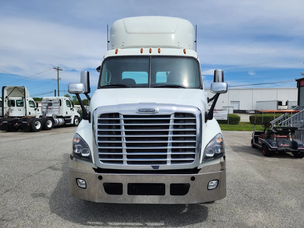 2018 Freightliner Cascadia in Greensboro, NC — photo 2