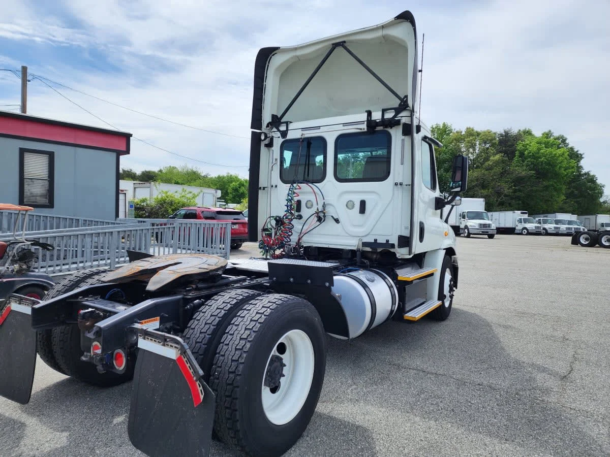 2018 Freightliner Cascadia in Greensboro, NC — photo 4