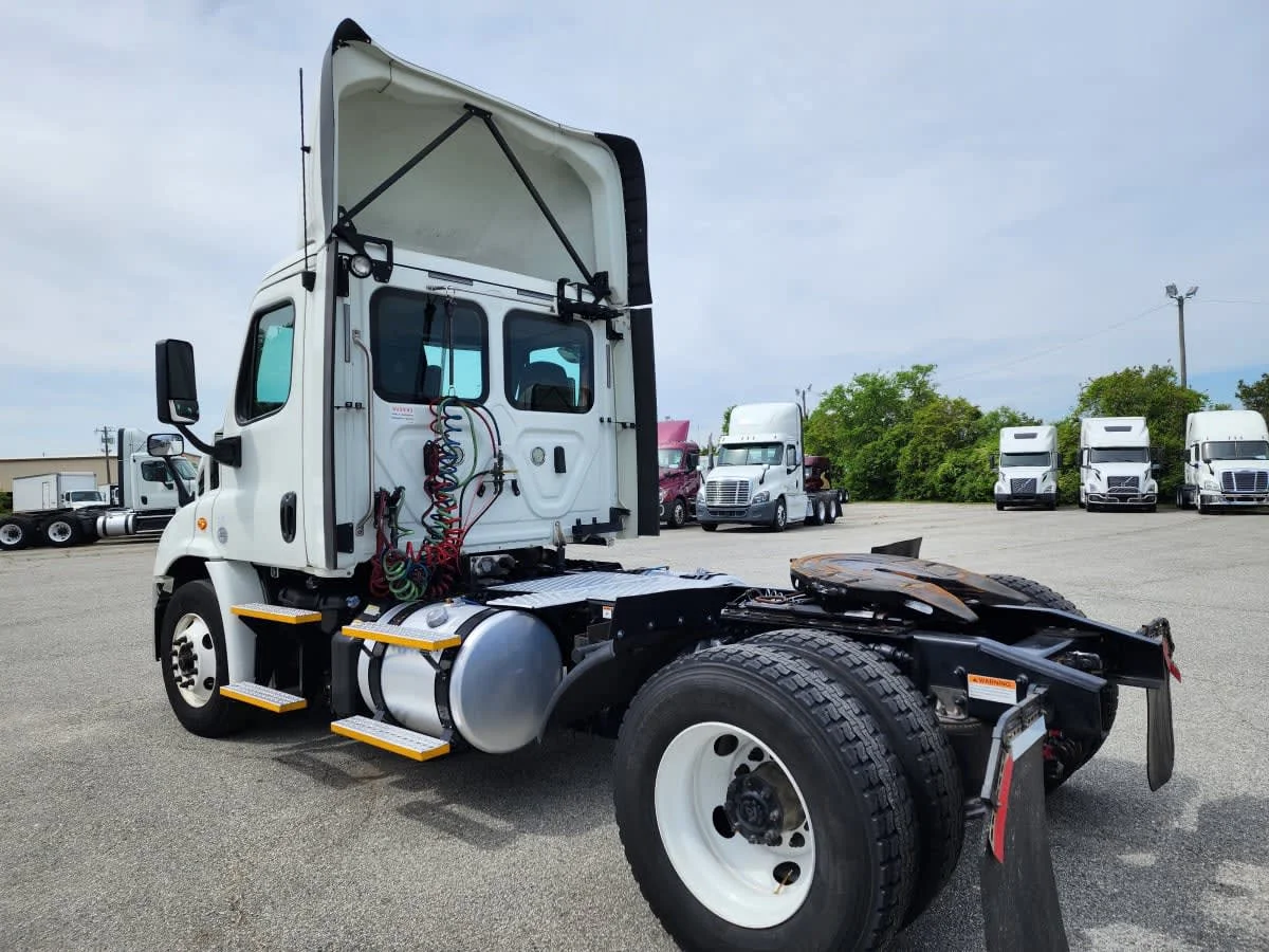 2018 Freightliner Cascadia in Greensboro, NC — photo 6