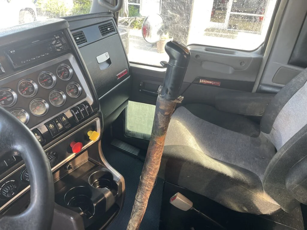 2014 Kenworth W900 - image 7