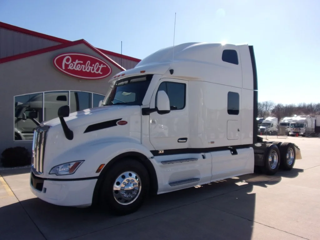 2024 Peterbilt 579 - image 1