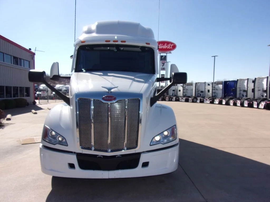 2024 Peterbilt 579 - image 2