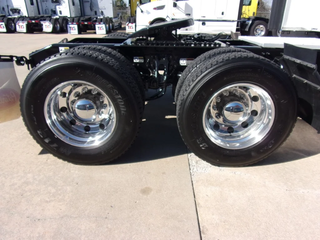 2024 Peterbilt 579 - image 4