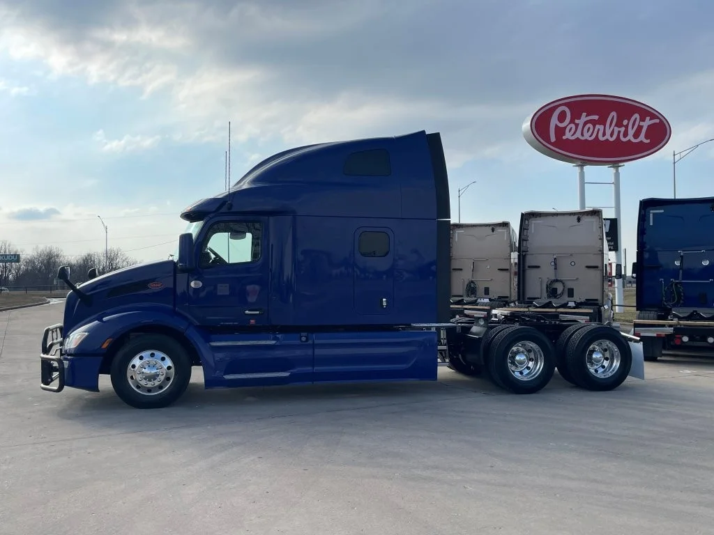 2023 Peterbilt 579 - image 2