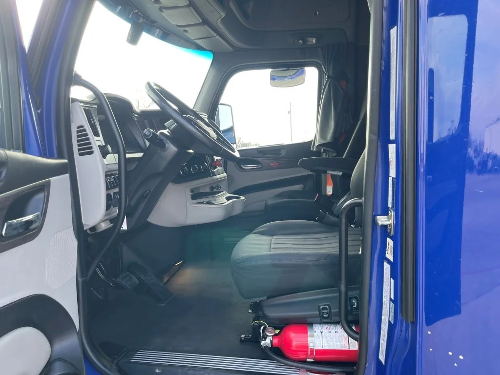 2023 Peterbilt 579 - image 10