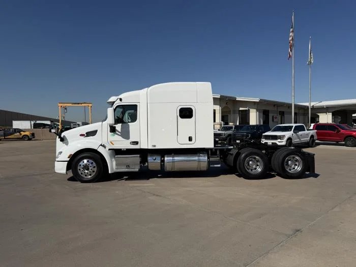 2022 Peterbilt 579 in Houston, TX — photo 3
