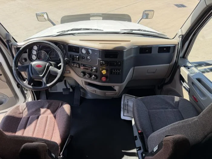 2022 Peterbilt 579 in Houston, TX — photo 34
