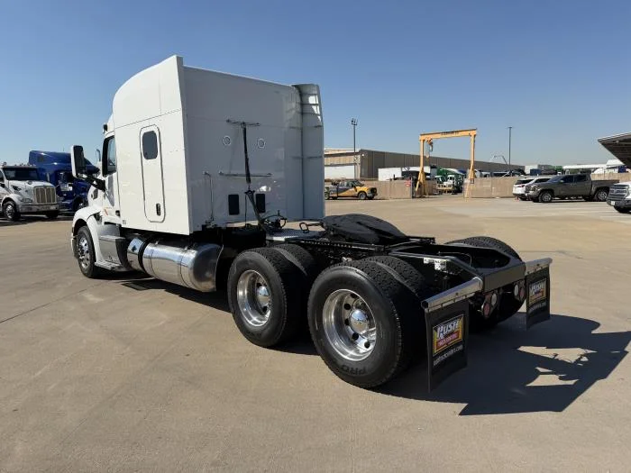 2022 Peterbilt 579 in Houston, TX — photo 4