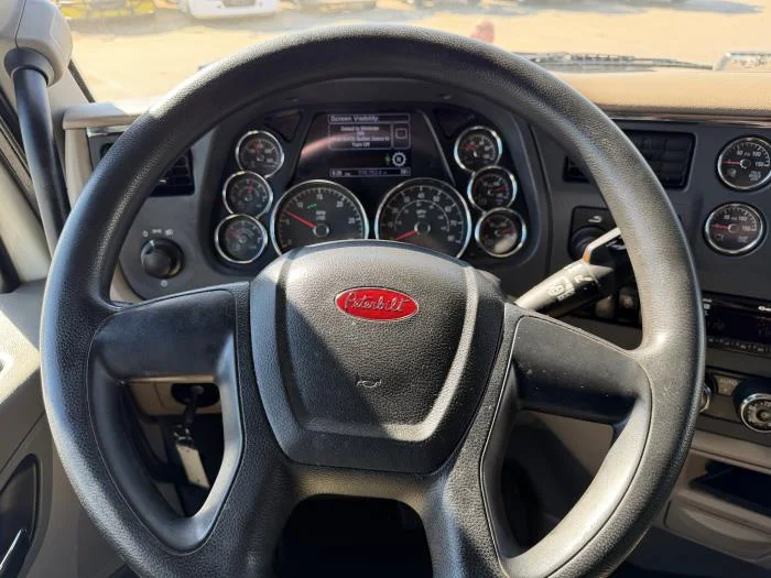 2022 Peterbilt 579 in Houston, TX — photo 37