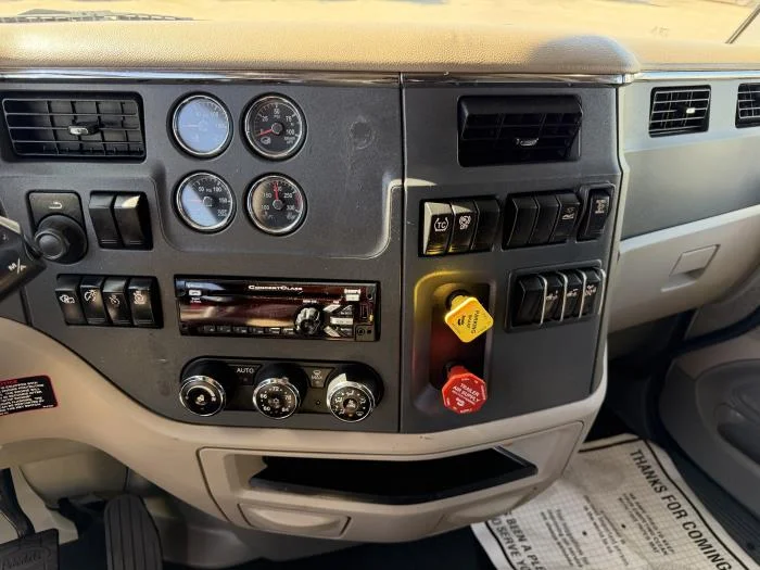 2022 Peterbilt 579 in Houston, TX — photo 36