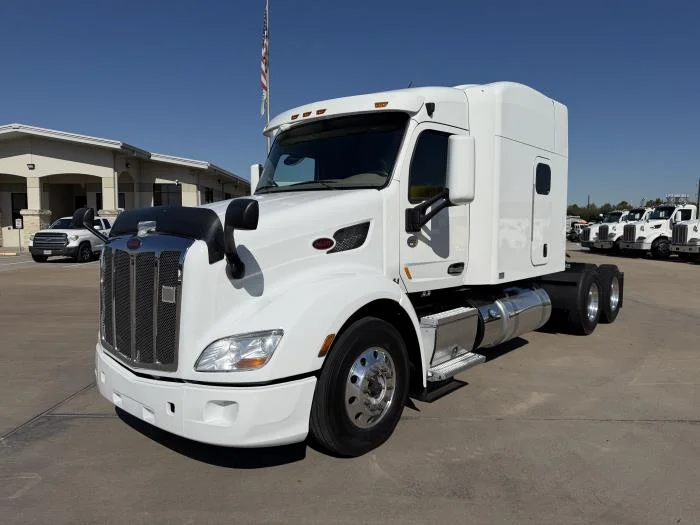 2022 Peterbilt 579 in Houston, TX — photo 2