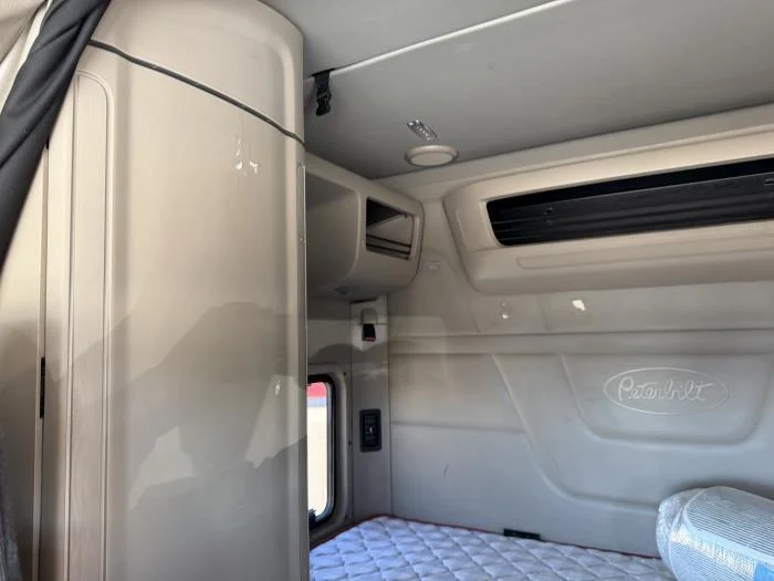 2022 Peterbilt 579 in Houston, TX — photo 30