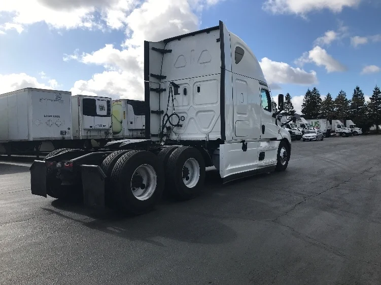 2022 Freightliner Cascadia - image 7