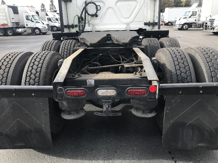 2022 Freightliner Cascadia - image 6