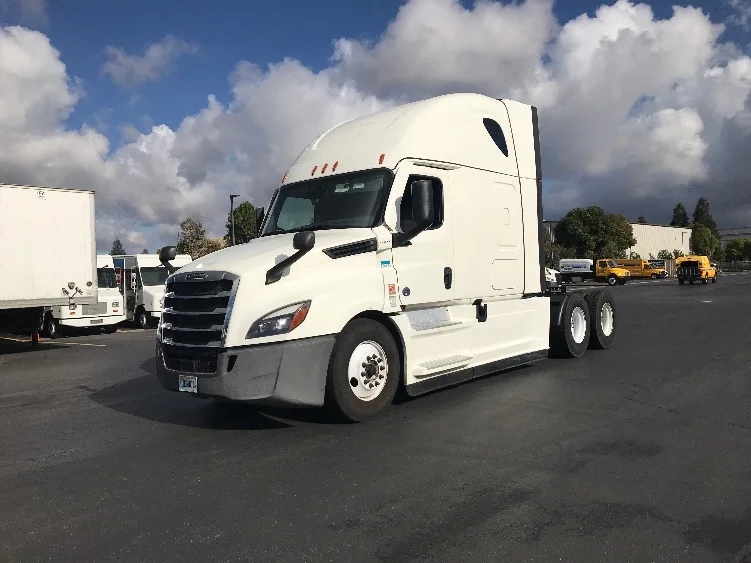 2022 Freightliner Cascadia - image 3