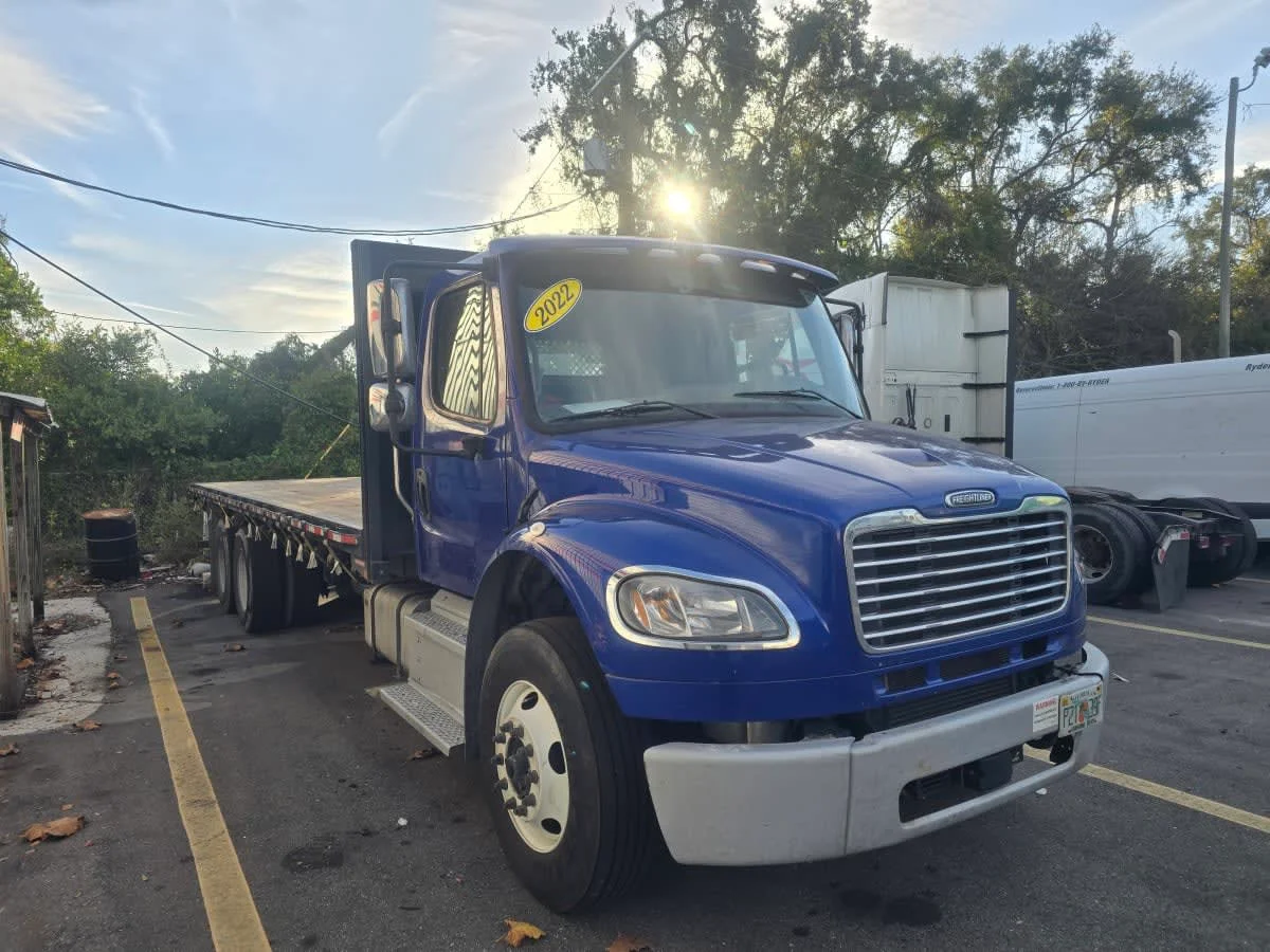 2022 Freightliner M2 106 in Tampa, FL