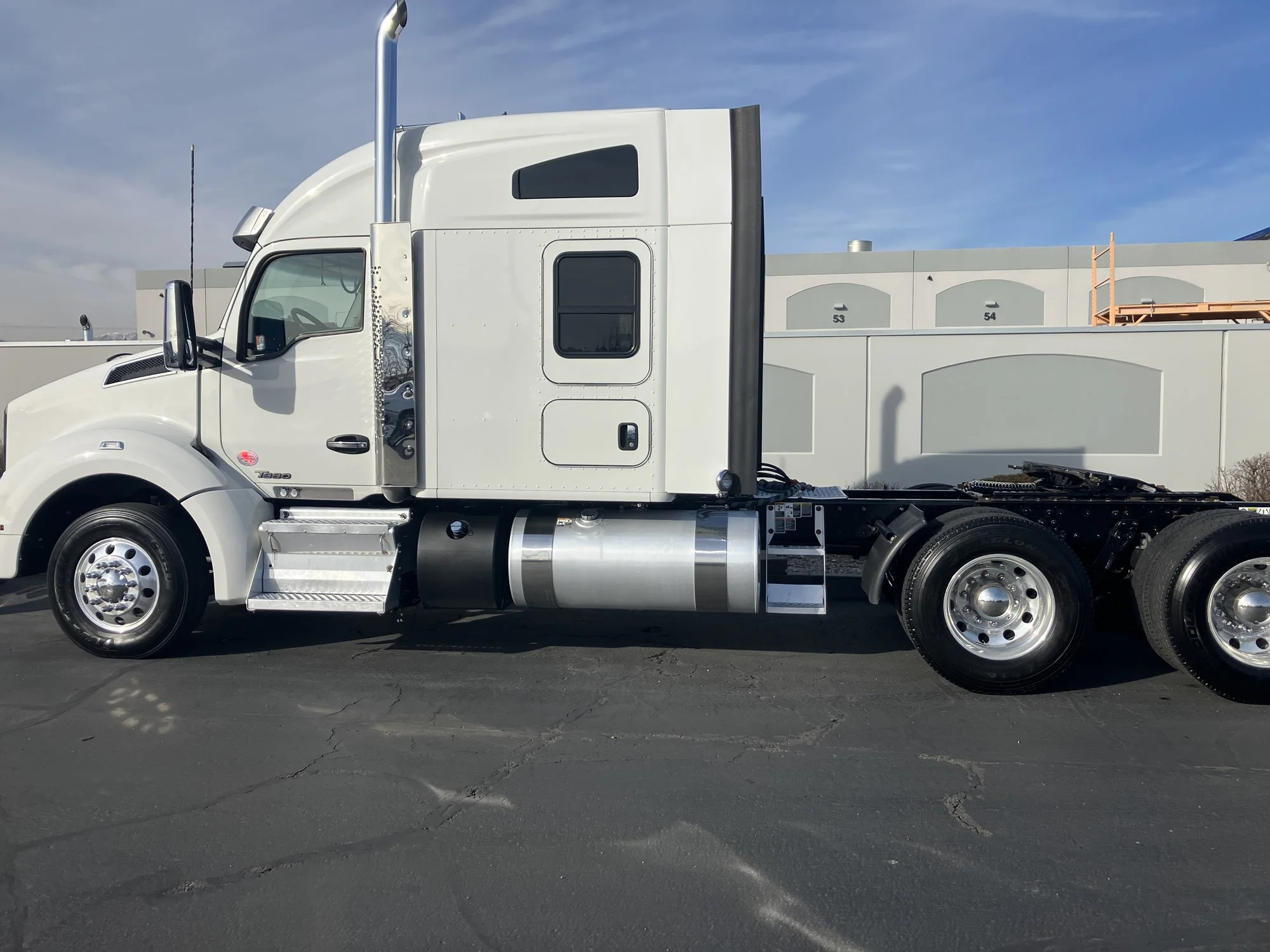 2022 Kenworth T880 - image 2
