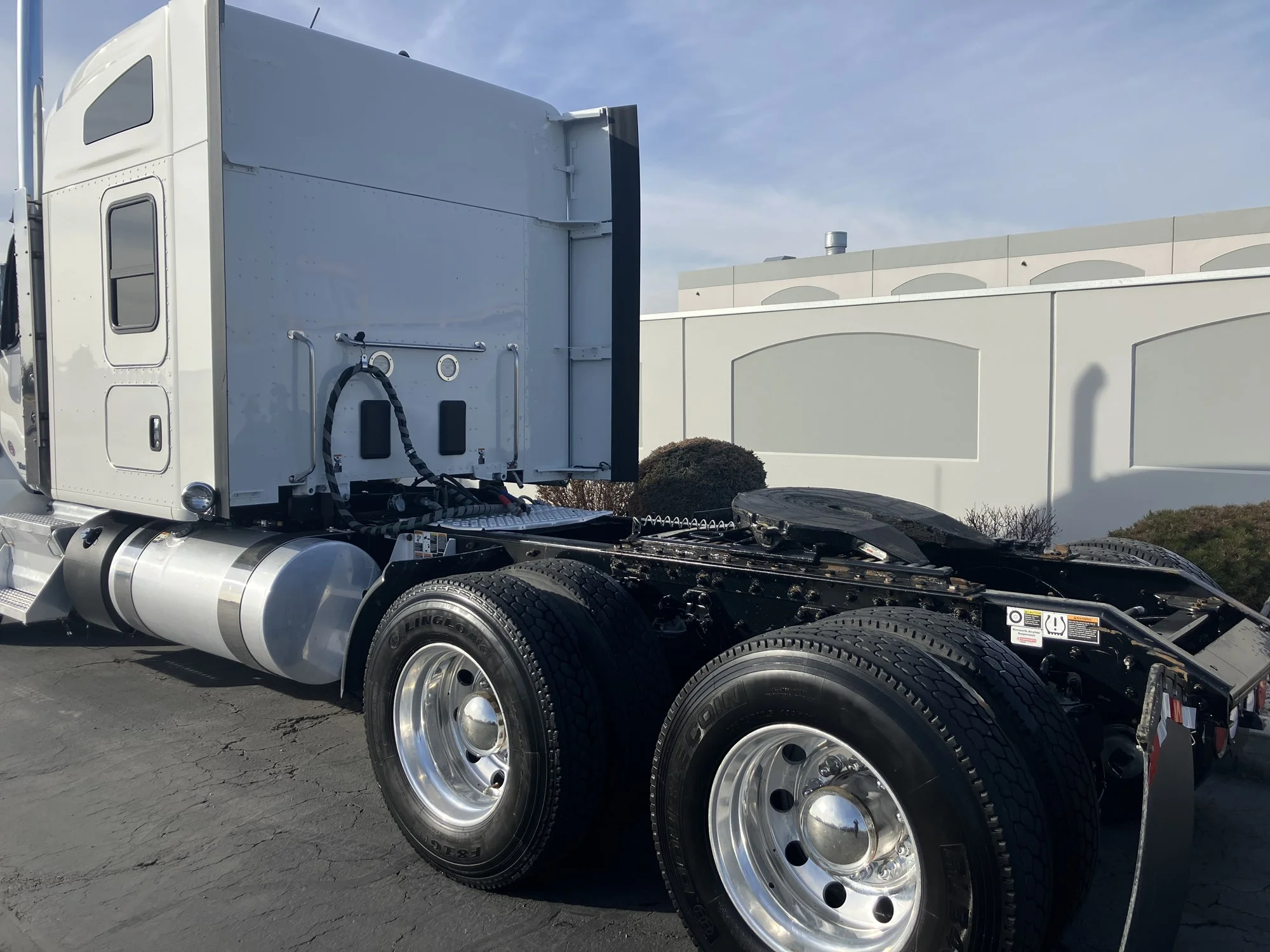 2022 Kenworth T880 - image 4
