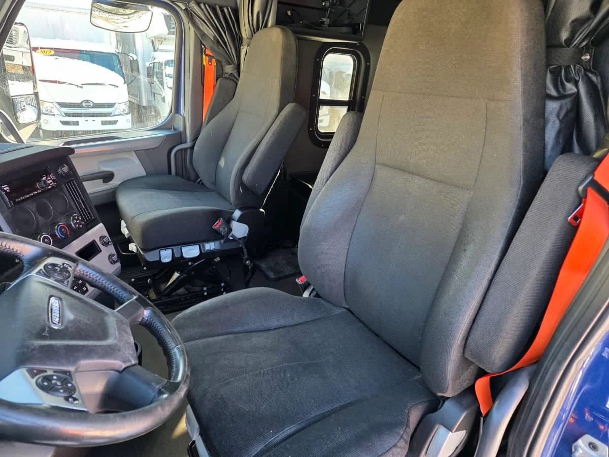 2020 Freightliner Cascadia in Bensalem, PA — photo 7