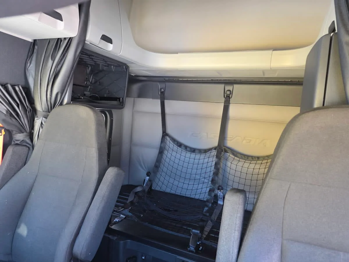 2020 Freightliner Cascadia in Bensalem, PA — photo 8