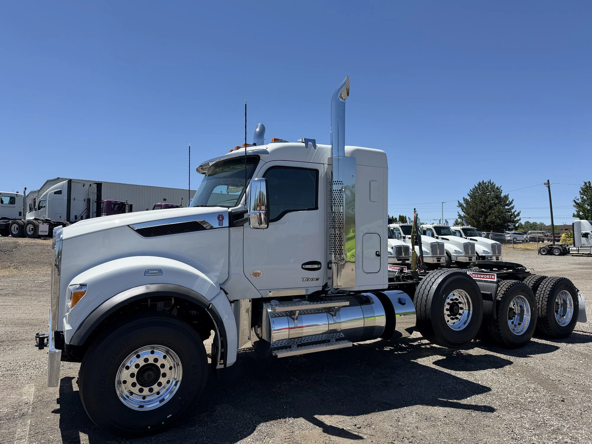 2027 Kenworth T880