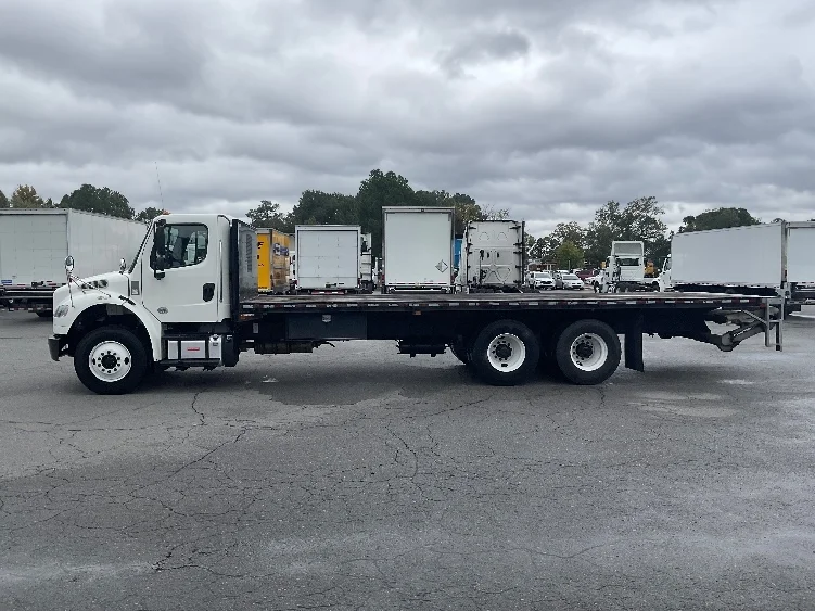 2019 Freightliner M2 106 - image 4