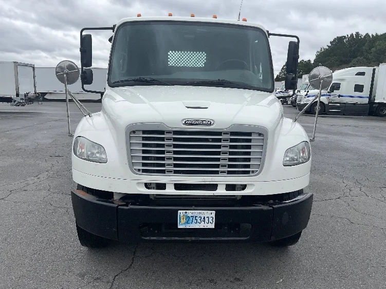 2019 Freightliner M2 106 - image 2