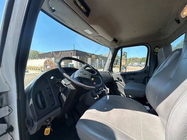 2020 Freightliner M2 106 - image 10