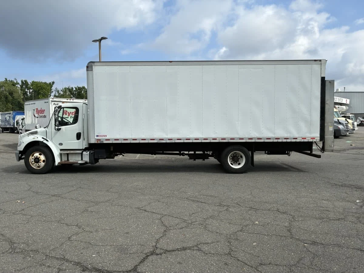 2018 Freightliner M2 106 in Newark, NJ — photo 11