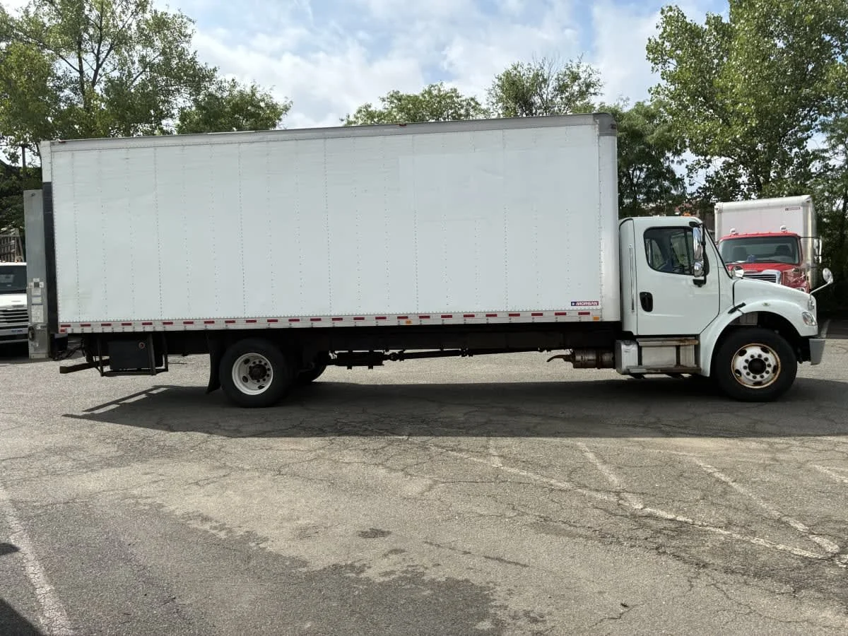 2018 Freightliner M2 106 in Newark, NJ — photo 10