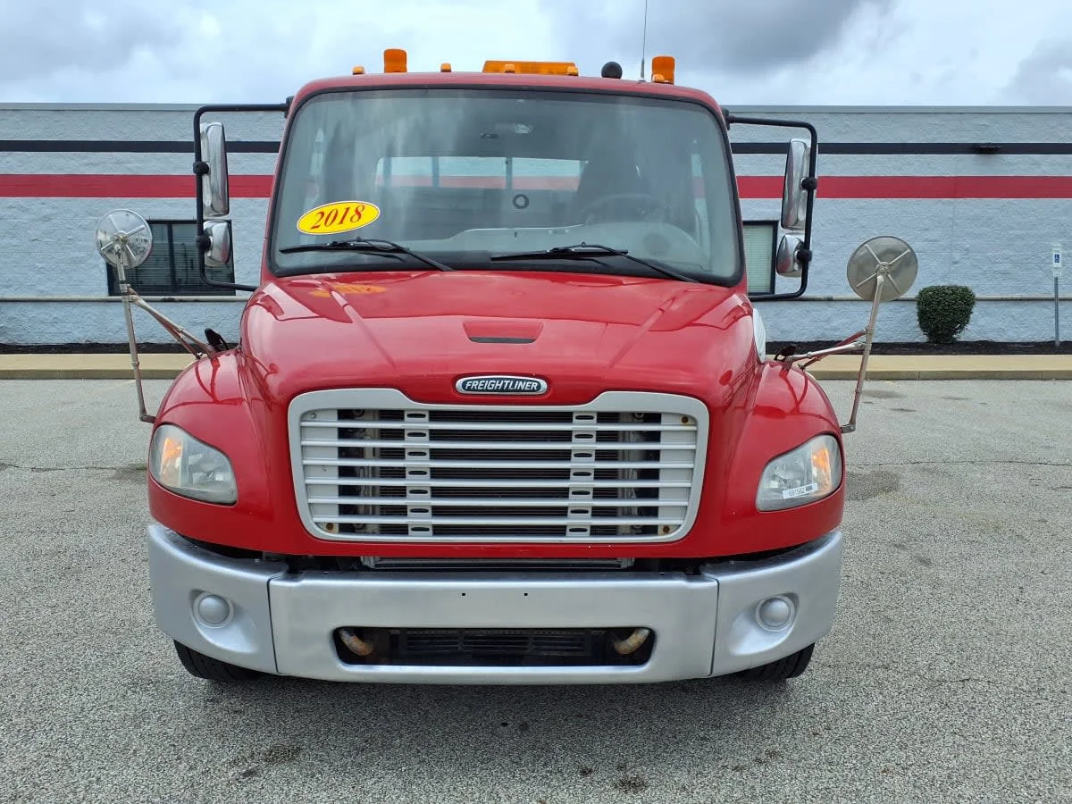 2018 Freightliner M2 106 in Cleveland, OH — photo 2