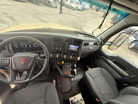 2027 Kenworth T880 in Kansas City, MO — photo 3