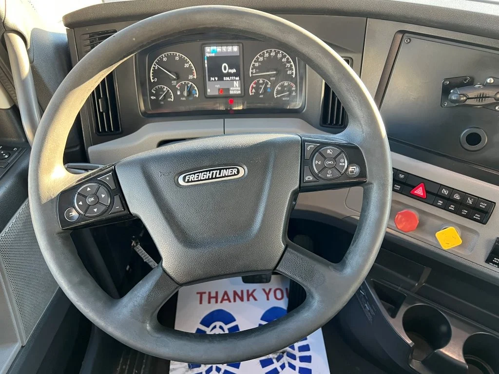 2021 Freightliner Cascadia - image 10