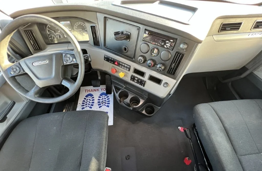 2021 Freightliner Cascadia - image 12